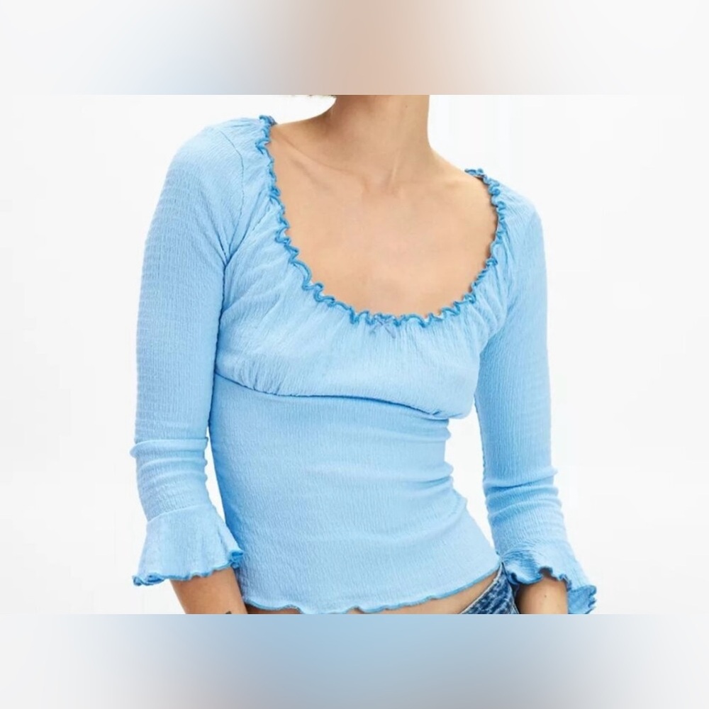 Urban Outfitters Kimchi Lovisa light blue crinkle bell sleeve scoop neck top M